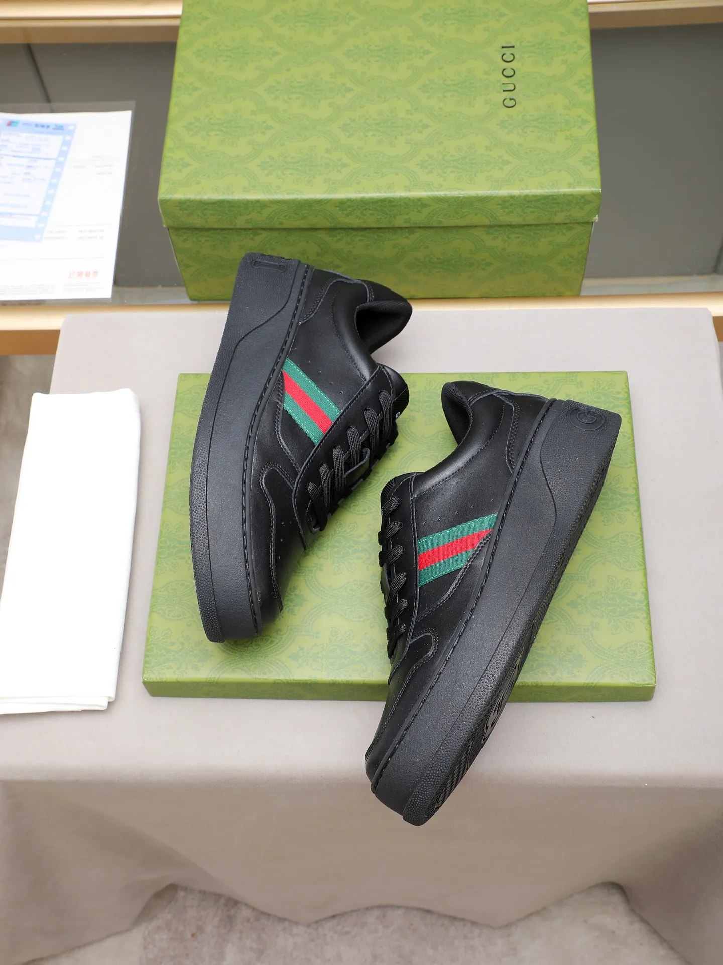 PP420 new men's shoes GUCCI fashion trend, made of first-layer calfskin➕breathable mesh lining! The foot feels super comfortable and the workmanship is impeccable. The original ultra-light outsole, size: 38-44 (45 customized), 5 colors to choose from!